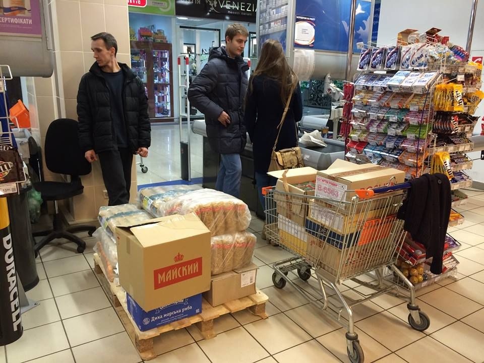 Showing support for our troops in Crimea with vital supplies