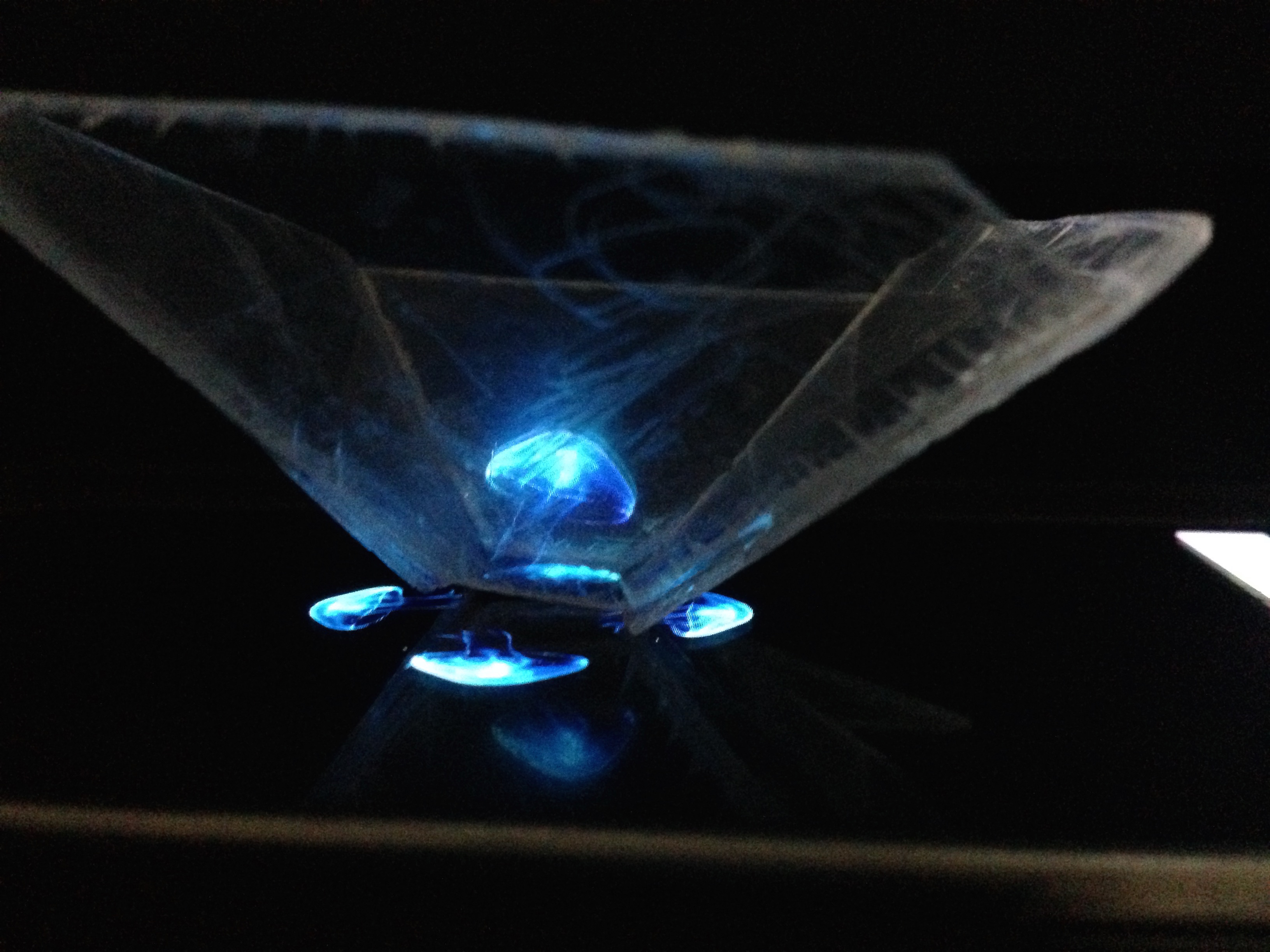 How To Make 3D Holograms With Your Smartphone